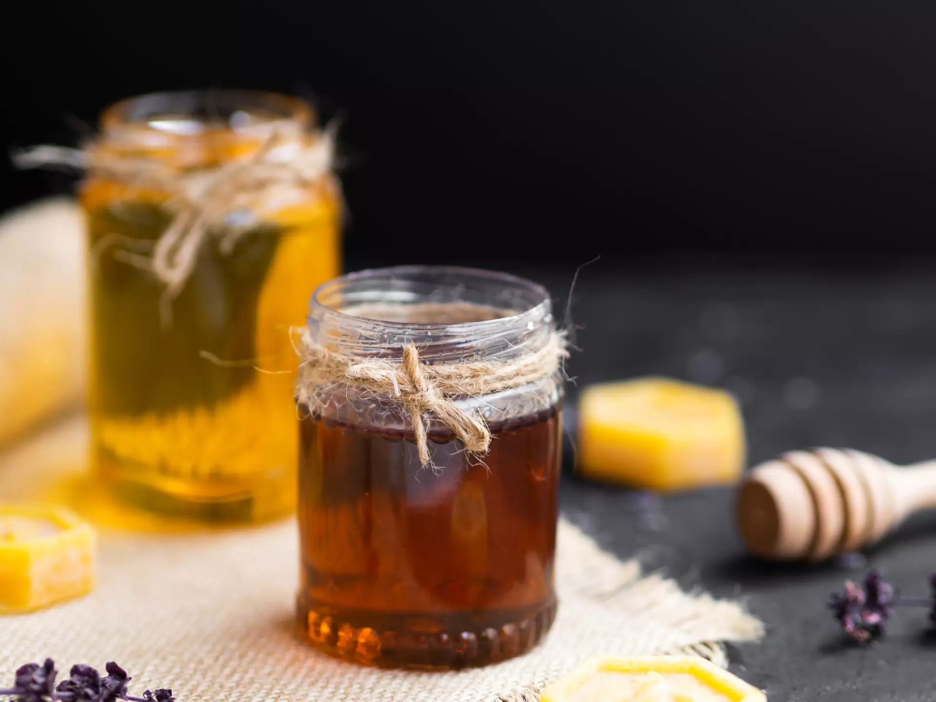 Tarros de cristal con miel